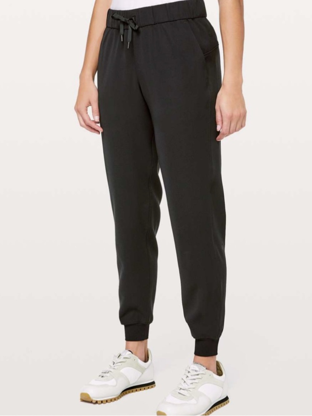 Lululemon On The Fly Jogger Black size 6 Perfect condition